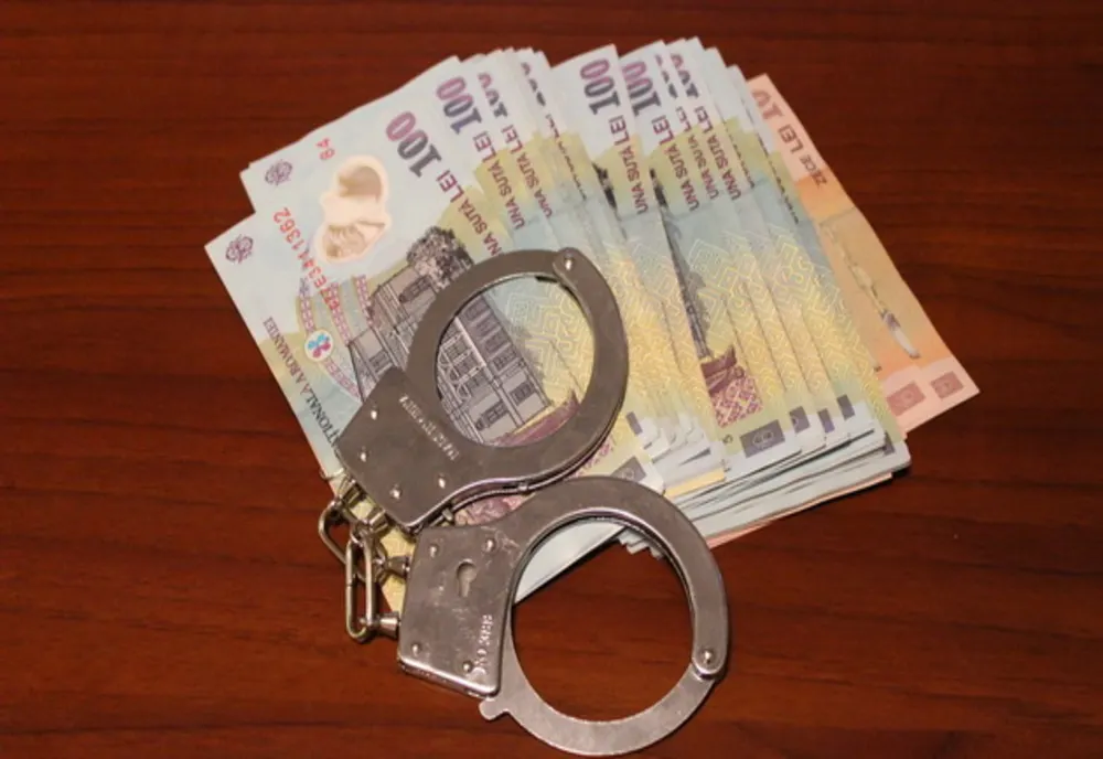 Salarii la negru de 4,3 milioane de lei la un complex turistic din Vâlcea