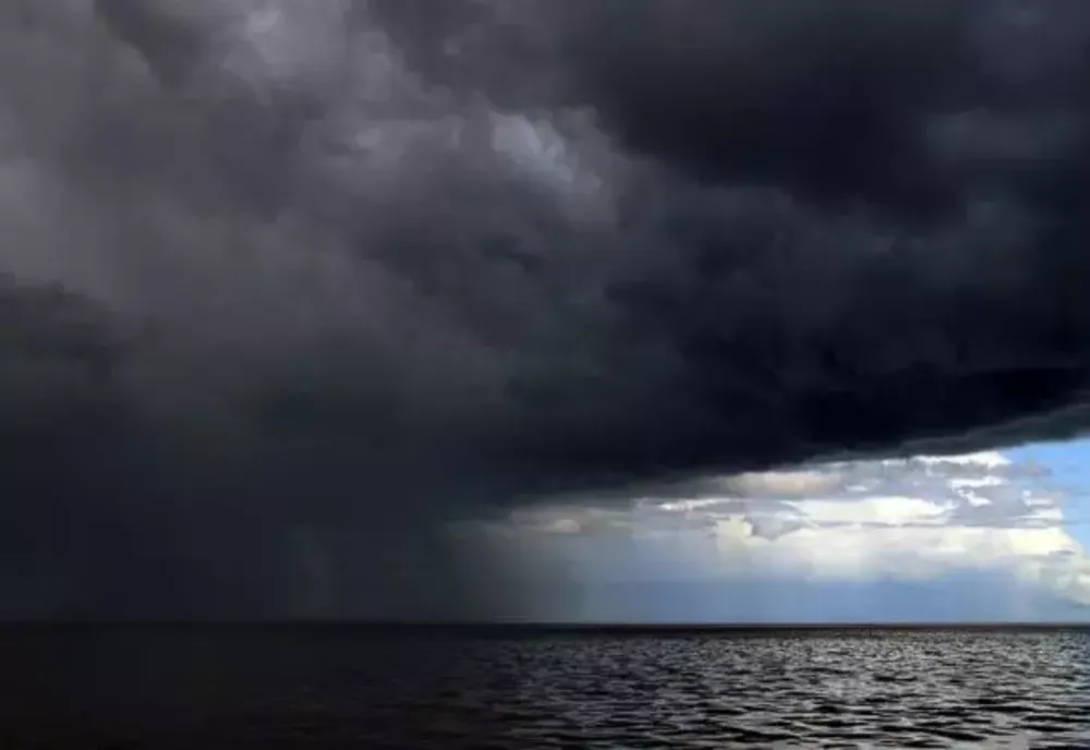  România, sub asediul furtunilor. Meteorologii au emis Cod Galben de averse torențiale și vijelii