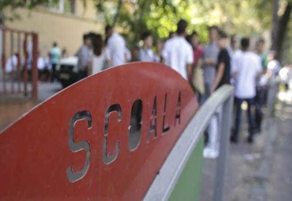 Profesoară de religie acuzată că a dispărut cu banii elevilor pentru o excursie. Ce au decis judecătorii 