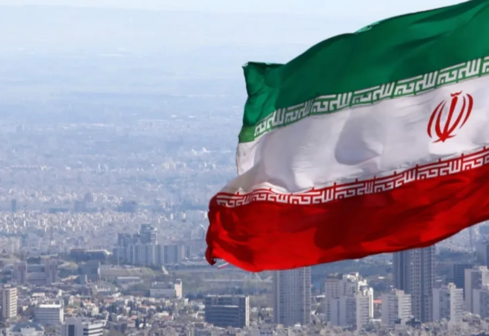 Iranul susține că a lansat rachete asupra navelor americane