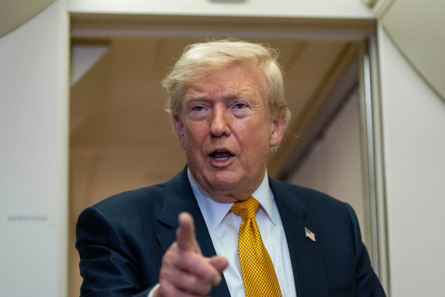 Trump mizează pe colapsul economic al Iranului pentru redeschiderea Strâmtorii Ormuz: „Este ca un joc de șah”