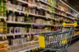 Românii cumpără tot mai puțin. Consumul a ajuns la cel mai scăzut nivel din ultimele 11 luni: datele INS
