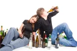 Românii cheltuiesc mult mai mult pe tutun și alcool decât pe educație. Ce arată datele despre bugetul gospodăriilor