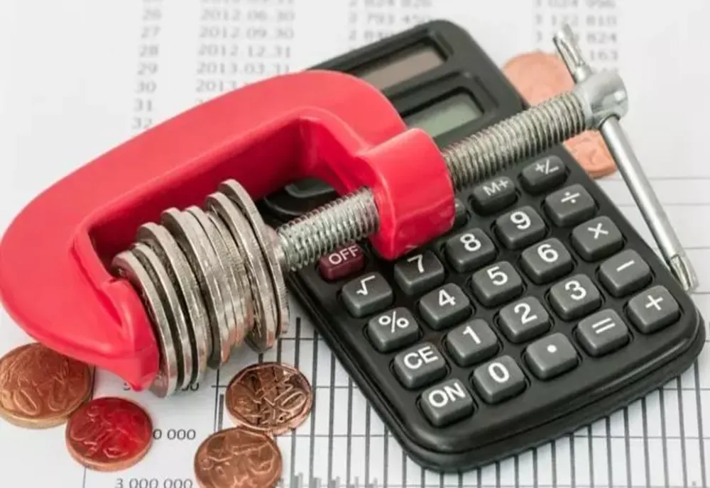 Zi decisivă: Guvernul anunță măsurile de austeritate. Salariile bugetarilor ar putea fi ÎNGHEȚATE