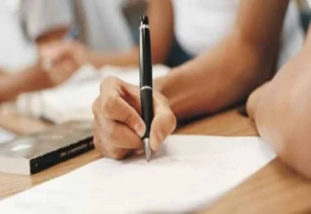  Peste 9.600 de candidaţi, aşteptaţi să participe la proba scrisă a examenului naţional pentru definitivare în învăţământ