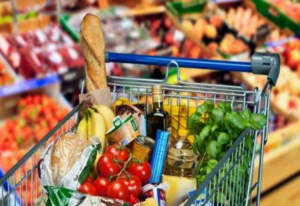 Românii au ajuns să plătească mai mult ca italienii pe alimente