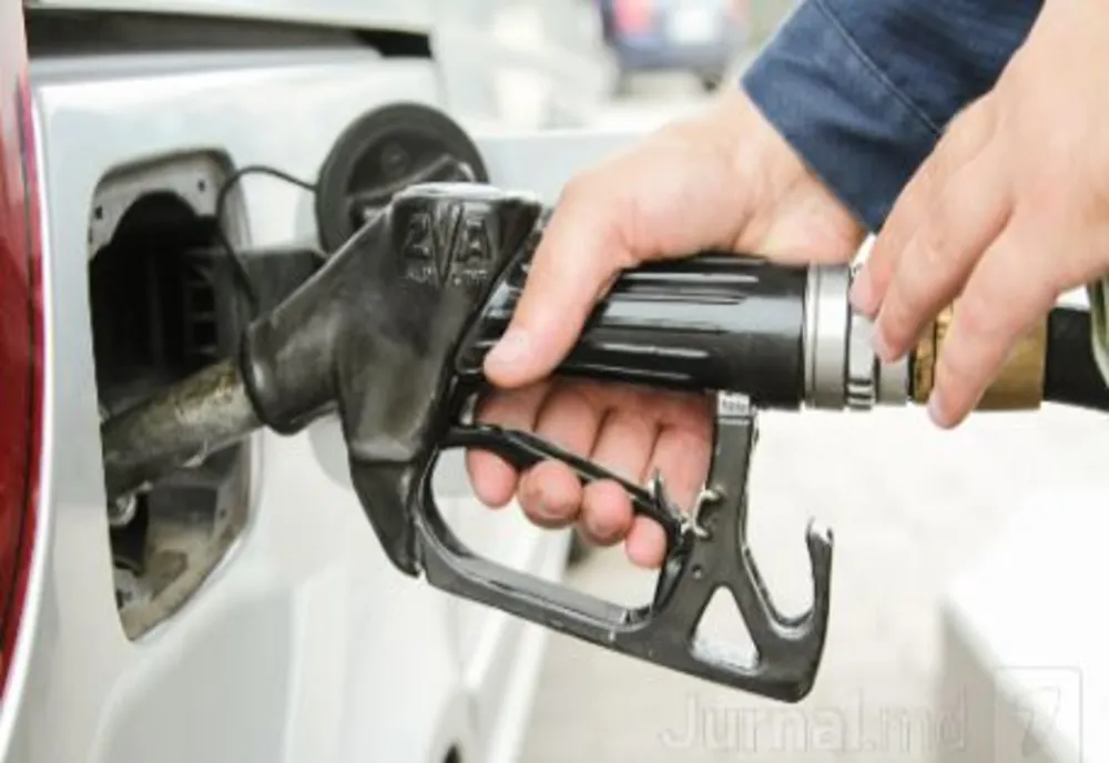 Carburanții se scumpesc din nou. Cât costă benzina și motorina la Petrom, OMV, MOL și Rompetrol