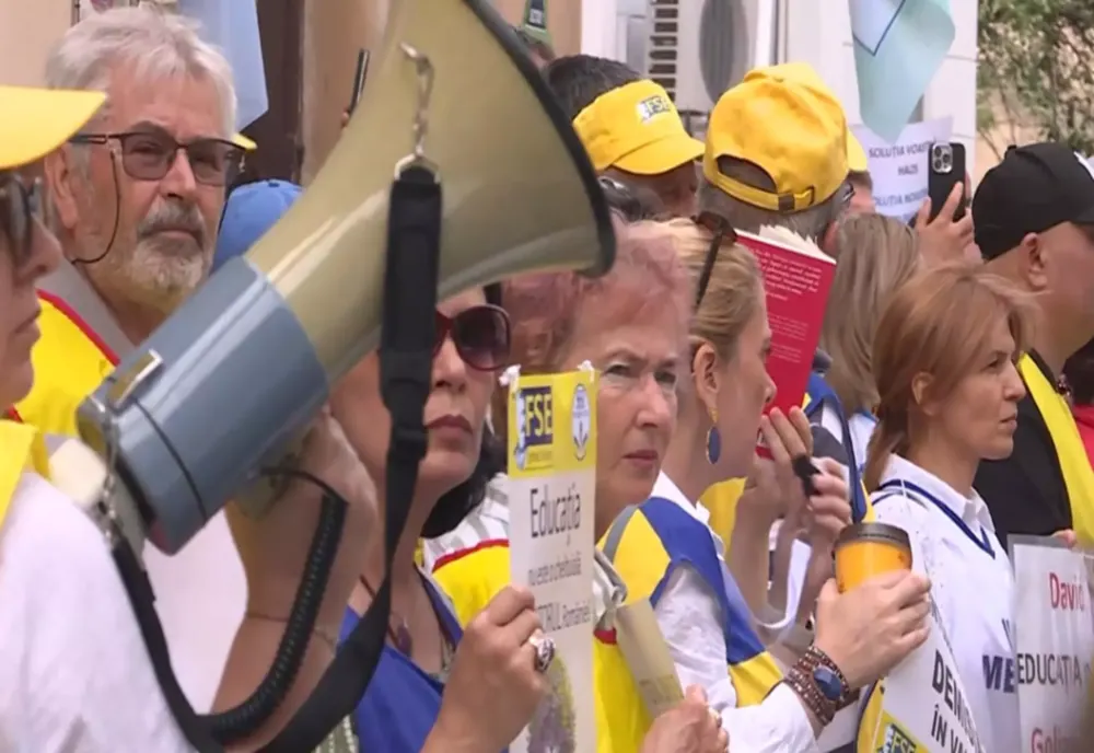 Sindicatele din Educație protestează la Palatul Cotroceni și amenință cu grevă generală