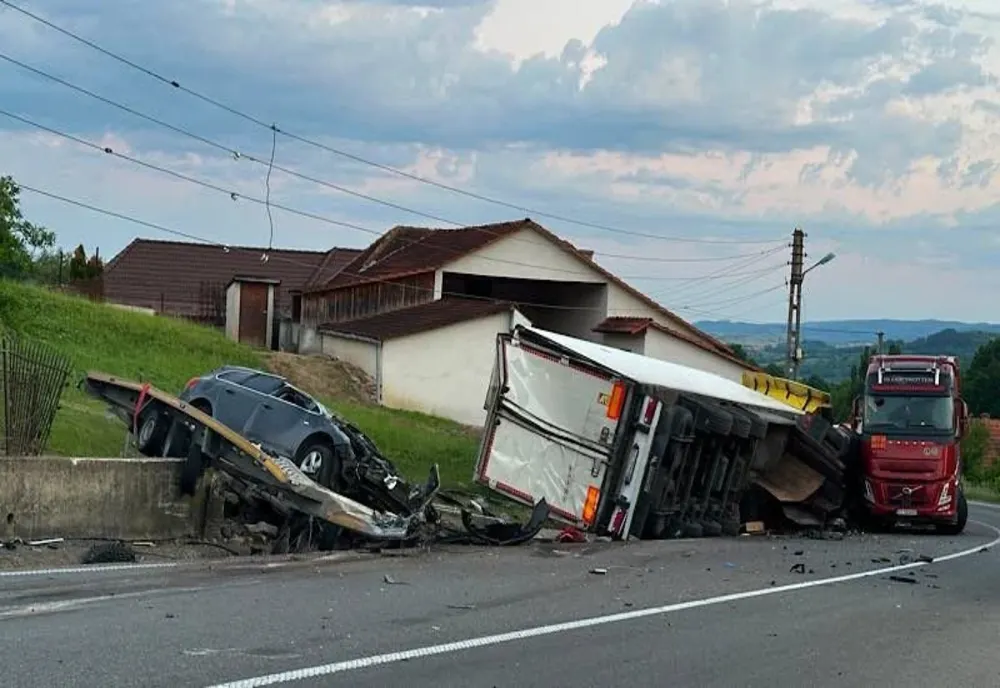 Accident grav pe DN1 în Bihor: o femeie a murit, iar trei persoane au fost rănite