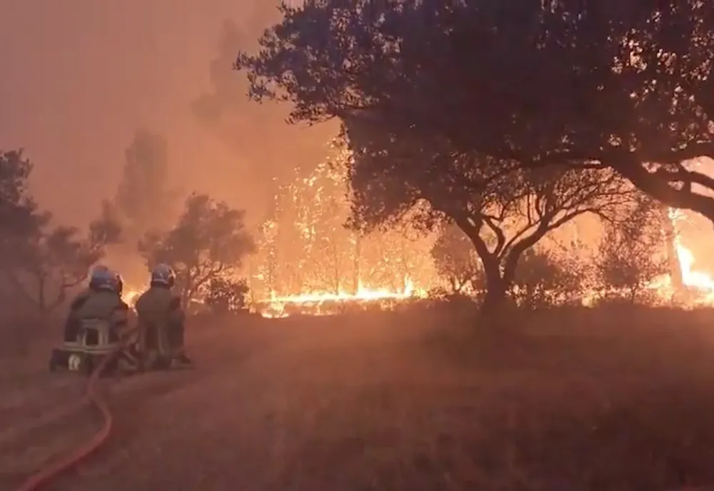 Franța, copleșită de incendii, primește de urgență avioane și elicoptere din Europa