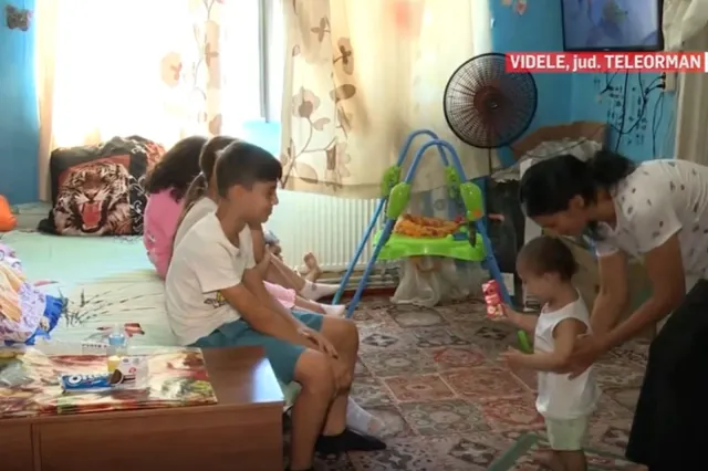 Povestea cutremurătoare a cinci frați din Videle, loviți și de tăierea burselor sociale. ”Îmi doresc o casă ca să stau cu frații mei”