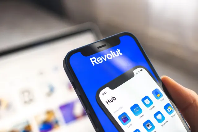 Probleme la Revolut în România și în alte țări. Aplicația nu funcționează pentru unii utilizatori, iar plățile cu cardul sunt refuzate