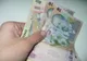 Salariul mediu net a crescut, dar banii valorează mai puțin. Fiecare leu în plus e „topit” de inflație