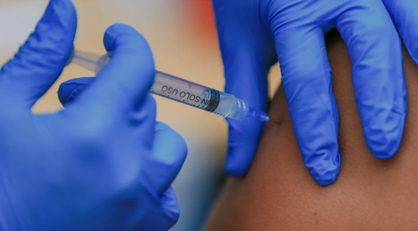 Sfârșitul pandemiei? Experții britanici cred că nu mai e nevoie de a patra doză de vaccin anti-COVID