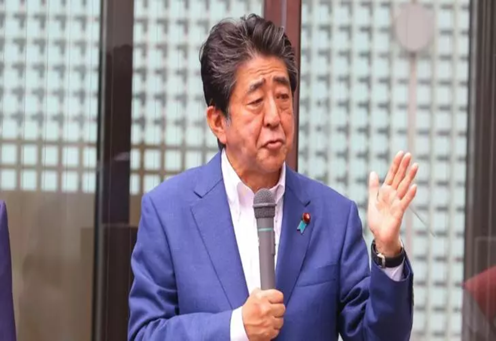 Fostul premier al Japoniei, împușcat în piept, la un eveniment electoral – VIDEO